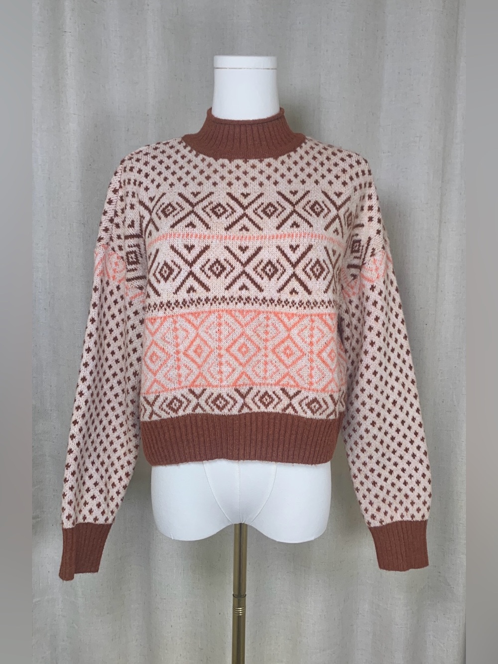 American Eagle Patterned Mock Neck Sweater in Pink and Brown